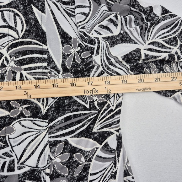 Weekends by Chicos Black White Floral Zip Front Jacket Womens Size 1 Lightweight - Picture 7 of 11